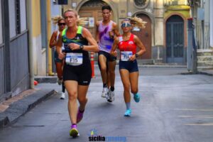 Atlete in gara nella 5 km femminile del 28° Trofeo Maria SS. degli Ammalati