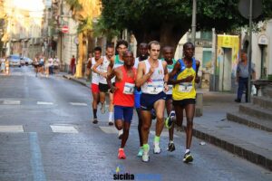 Atleti in gara nella 10 km maschile del 28° Trofeo Maria SS. degli Ammalati