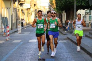 Atleti in gara nella 10 km maschile del 28° Trofeo Maria SS. degli Ammalati