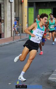 Atleti in gara nella 10 km maschile del 28° Trofeo Maria SS. degli Ammalati