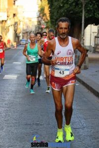 Atleti in gara nella 10 km maschile del 28° Trofeo Maria SS. degli Ammalati