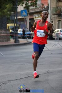Kenneth Kimati Kithinji in gara sul circuito cittadino