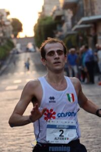 Luca Alfieri nei metri finali della 10 km