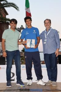 Nicolò Bedini premiato dopo la vittoria nella 28ª edizione