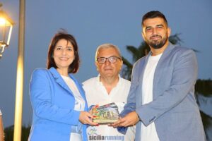 Consegna della targa ricordo del 28° Trofeo